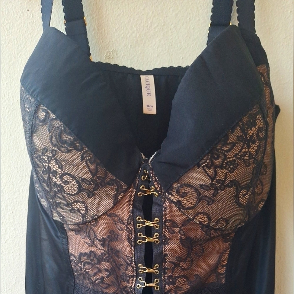 Cacique Lace Black Corset With Metal Straps and Secure Bra Strap Size 22/24 - Picture 9 of 10